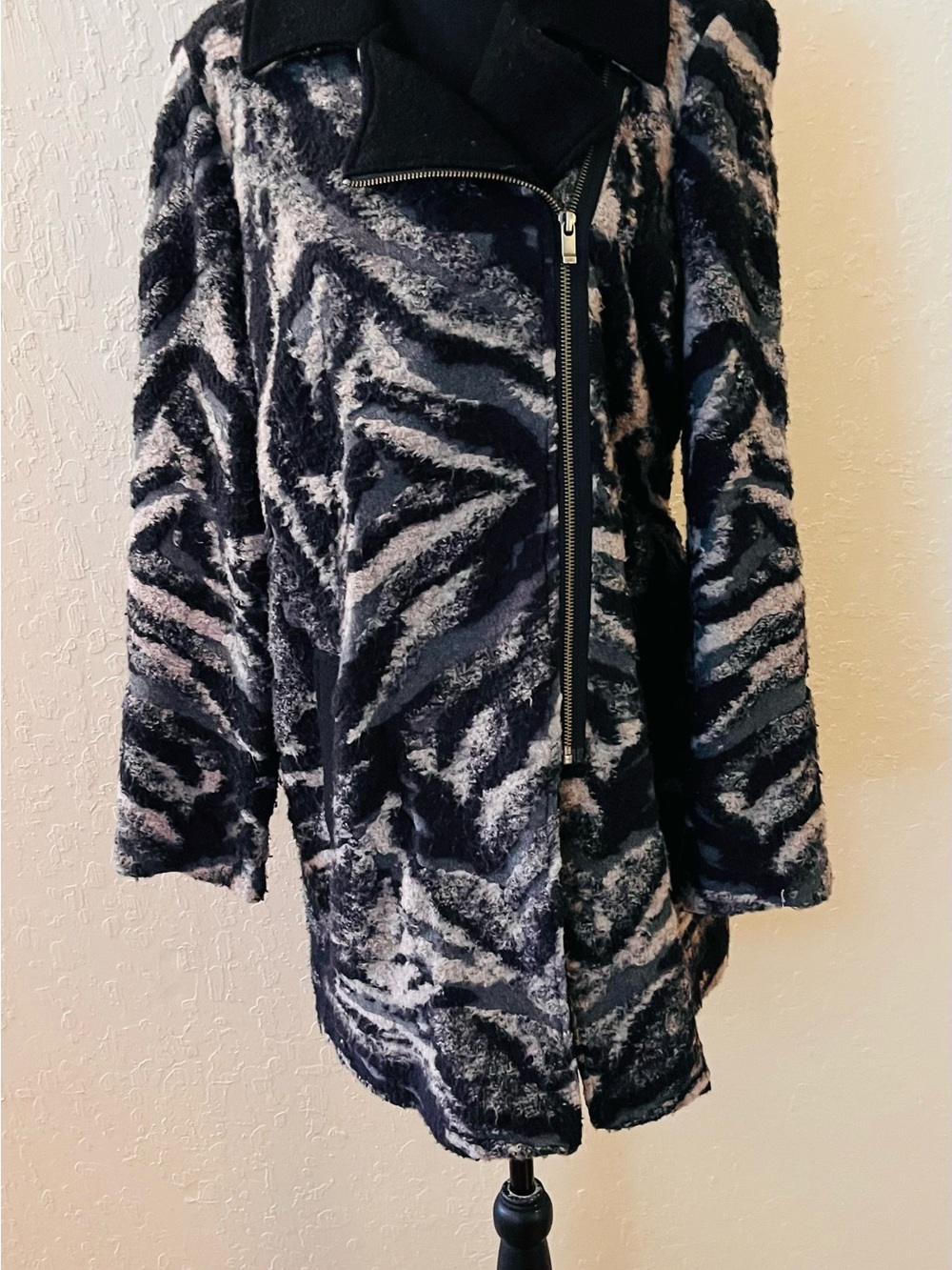 NIC+ZOE Black and Gray Patterned sweater coat